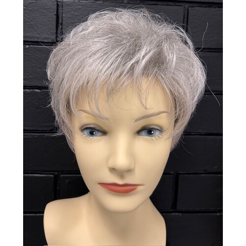 Kendall Short Layered Wavy Wig Graduated Grey Colour